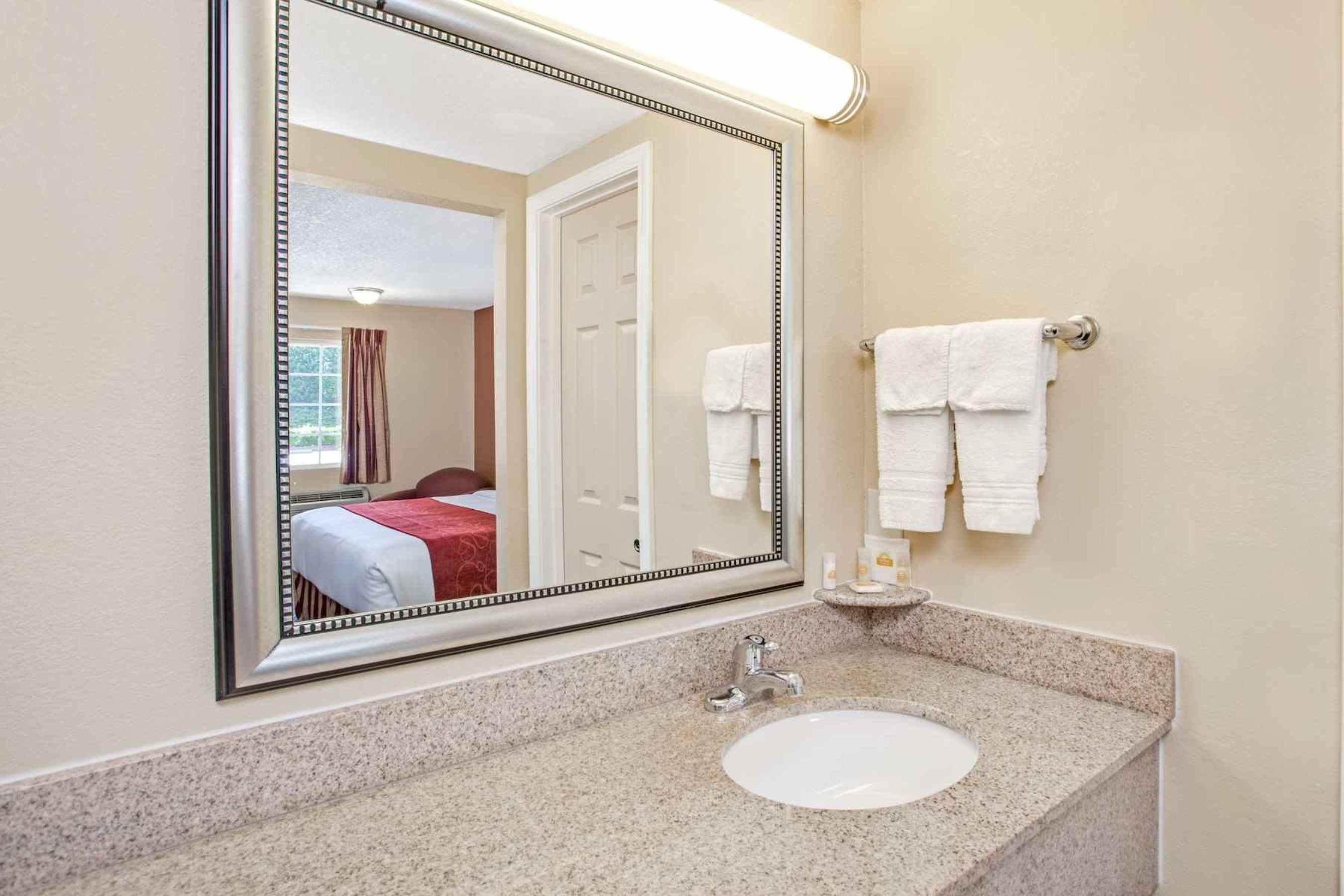 Travelodge By Wyndham Canton-Livonia Area, Mi Luaran gambar