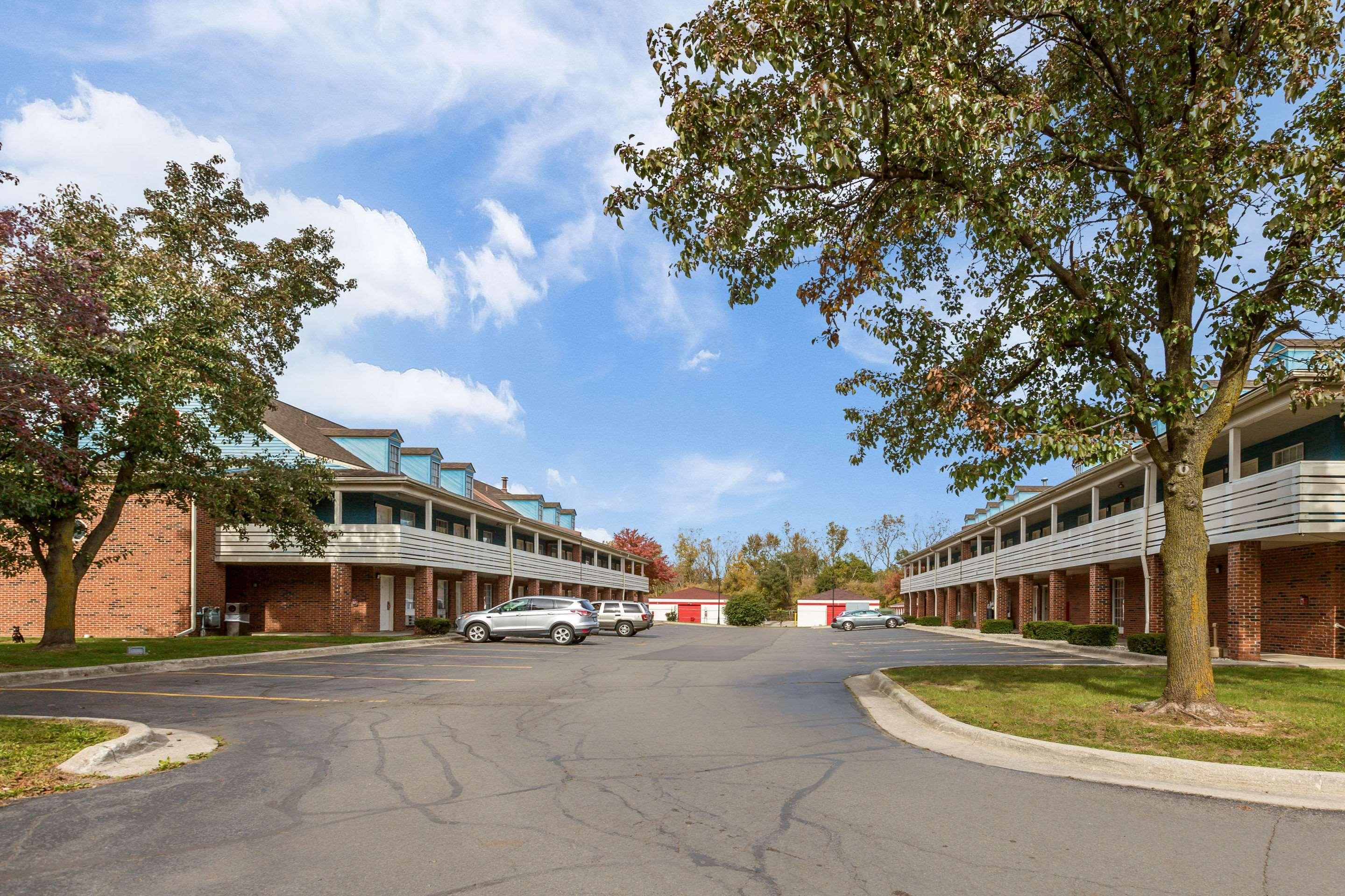 Travelodge By Wyndham Canton-Livonia Area, Mi Luaran gambar