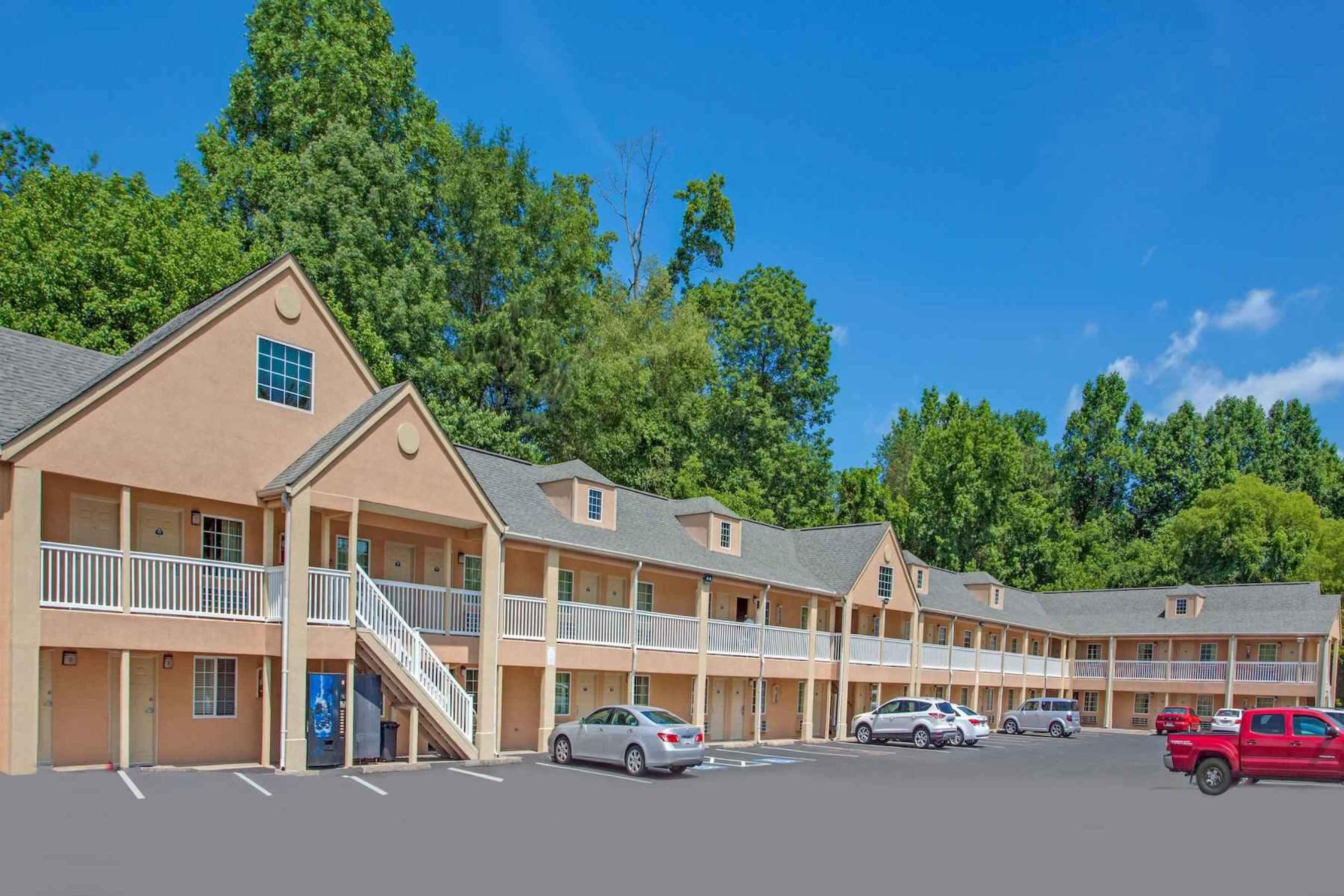 Travelodge By Wyndham Canton-Livonia Area, Mi Luaran gambar