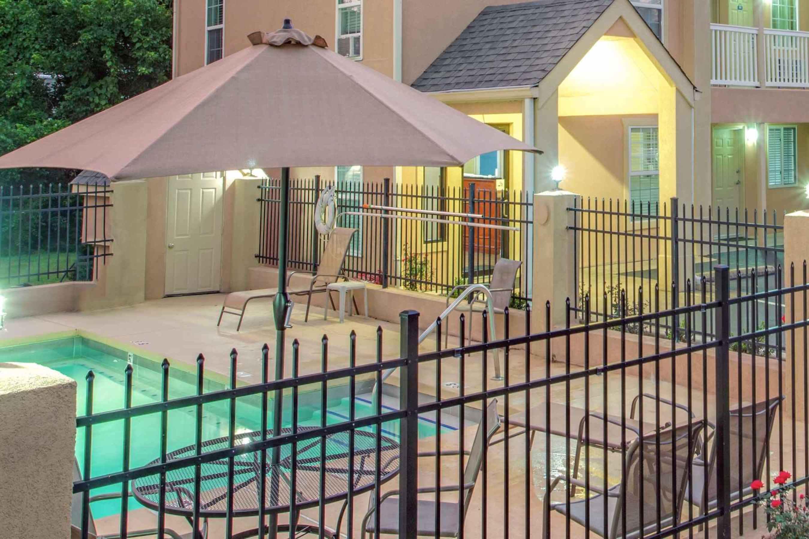 Travelodge By Wyndham Canton-Livonia Area, Mi Luaran gambar