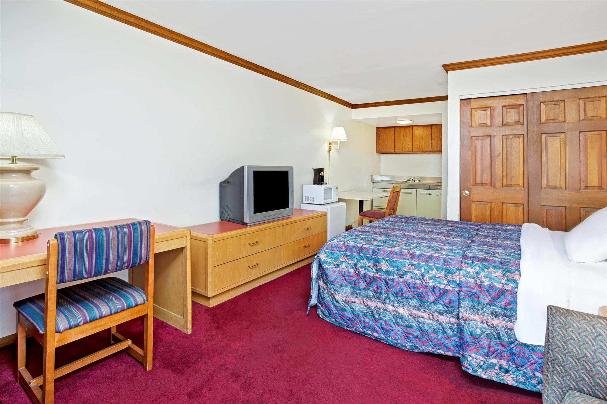 Travelodge By Wyndham Canton-Livonia Area, Mi Luaran gambar