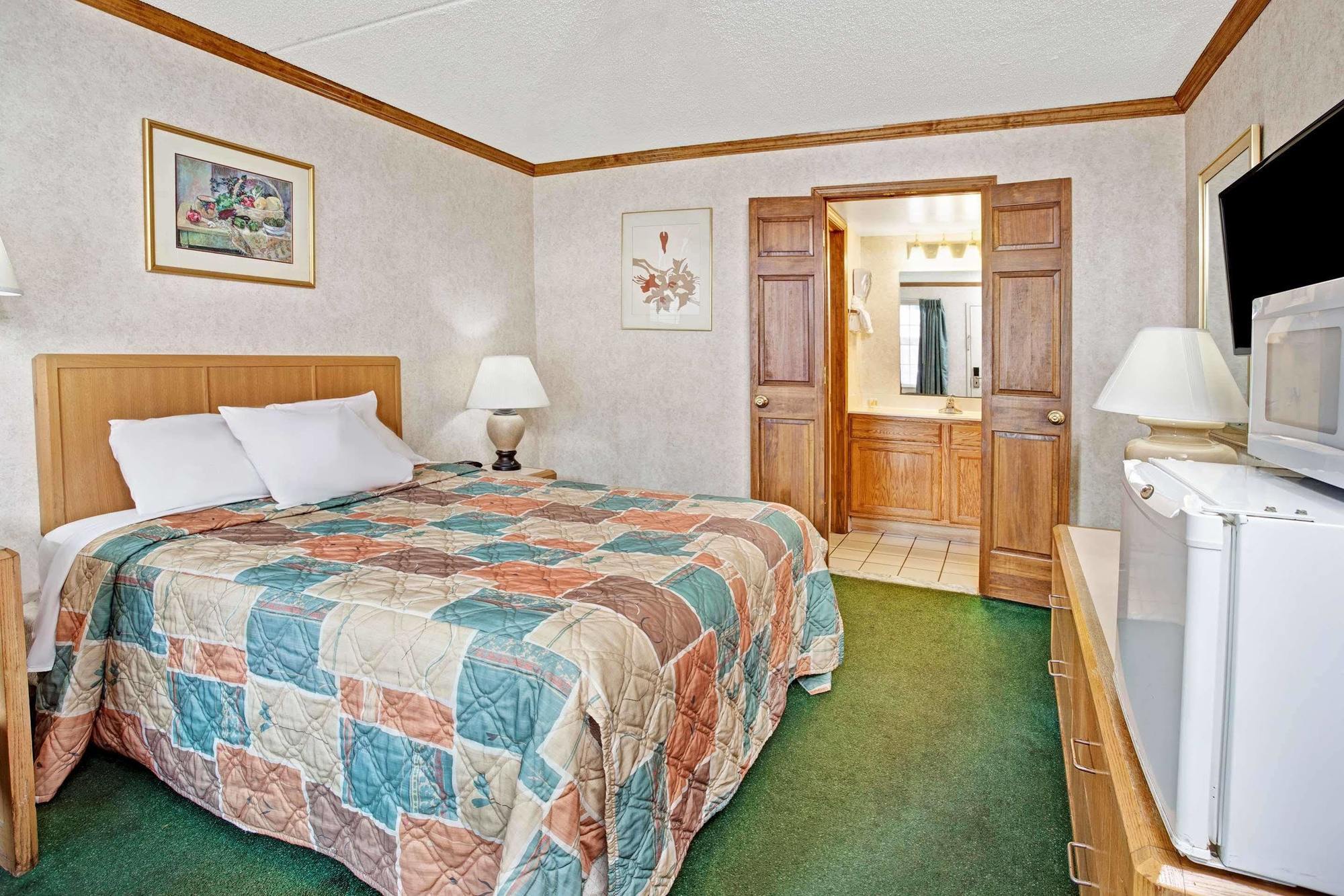 Travelodge By Wyndham Canton-Livonia Area, Mi Luaran gambar