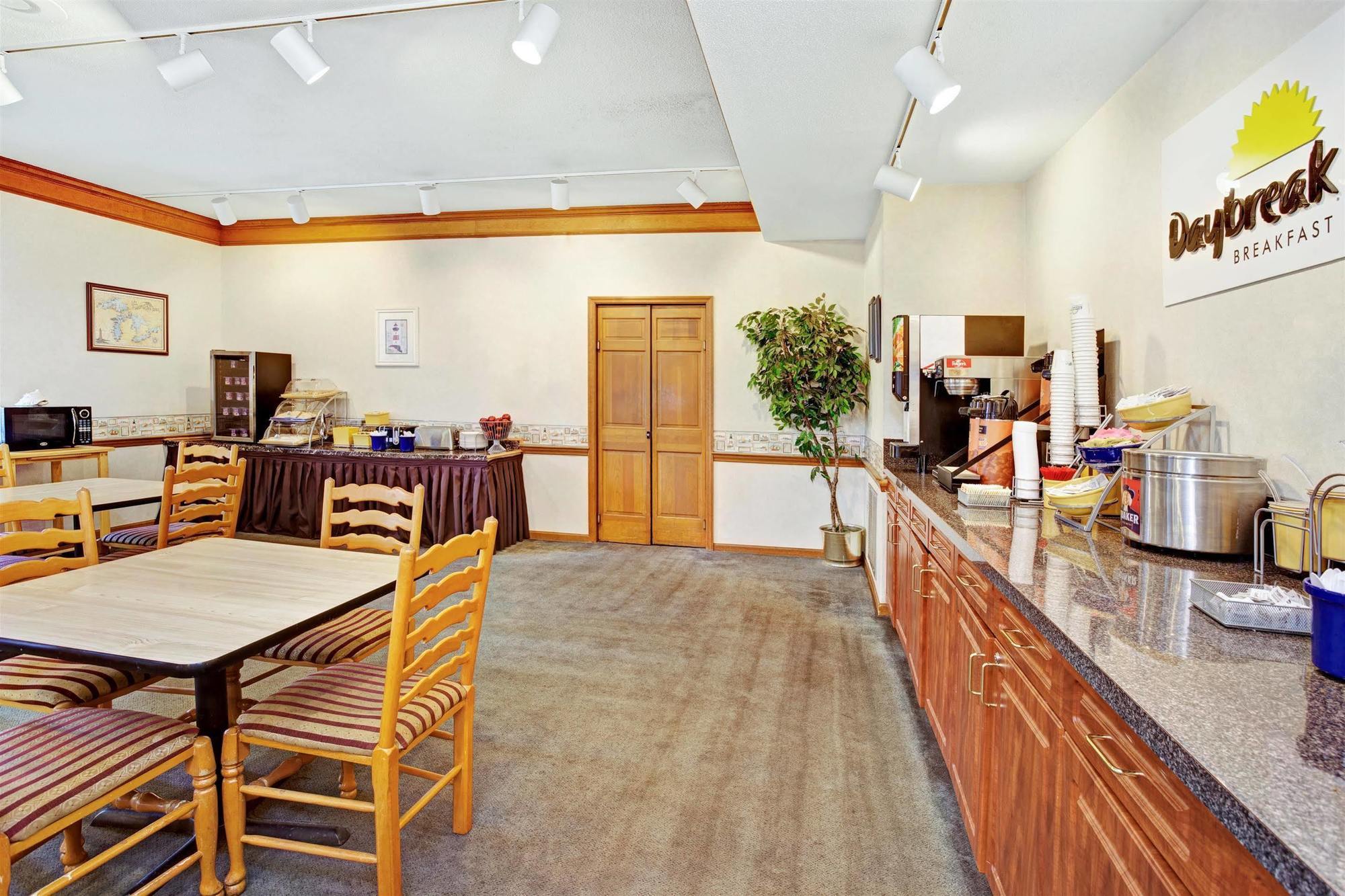 Travelodge By Wyndham Canton-Livonia Area, Mi Luaran gambar